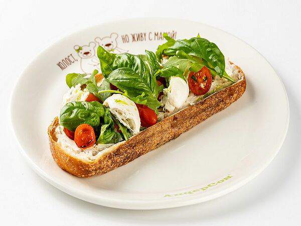 АндерСон - Брускетта с моцареллой и томатами