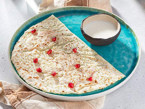 Чайхона №1 Тимура Ланского - Кутаб с сыром сулугуни и помидорами