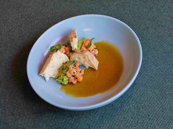 Где-то в Азии - Тартар из лосося с гуакамоле