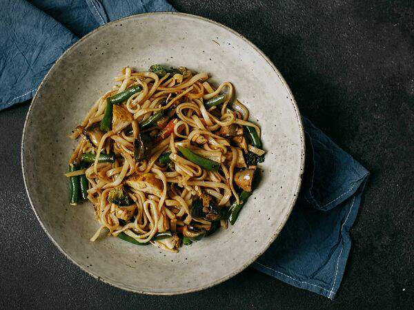 Кормим по-братски - Вок с курицей