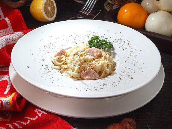 Фуксъ - Феттуччине с лососем в сливочном соусе