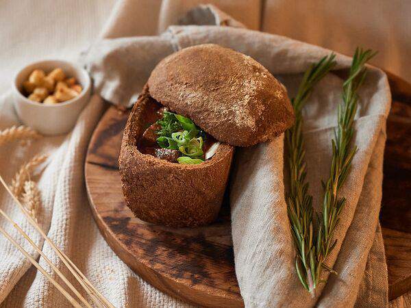 Debaton - Венгерский гуляш в ржаном хлебе