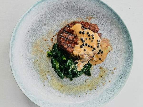 Причал - Стейк из вырезки Black Angus с перечным соусом