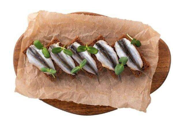 Da - Брускетта с килькой