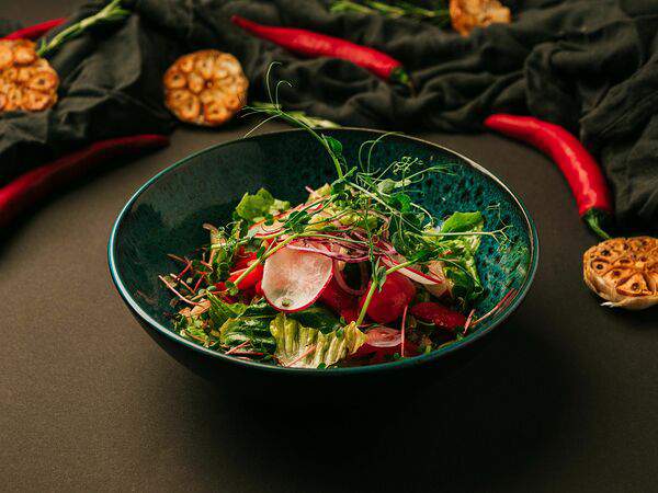 Вмясо - Овощной салат с домашним маслом и зеленью