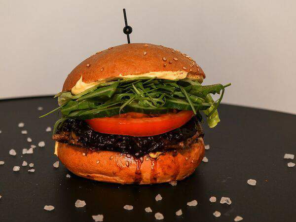 Говорящий слон - Бургер Кутраппали