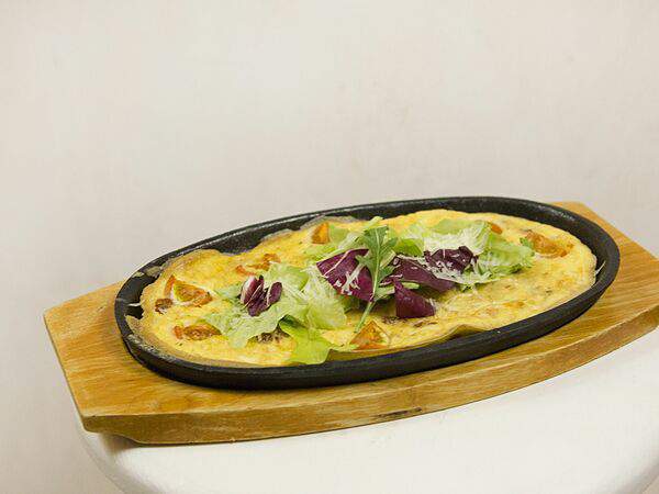 Milk - Омлет с вялеными томатами и пармезаном