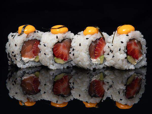 Pizza Shop - Роллы Клубничный Лосось