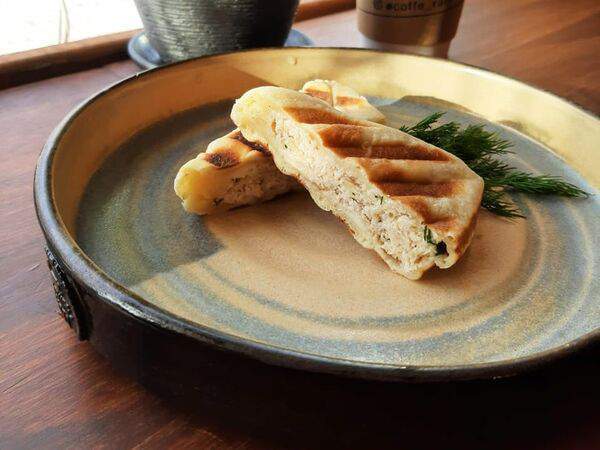 The Кофе - Грилата с брынзой и зеленью