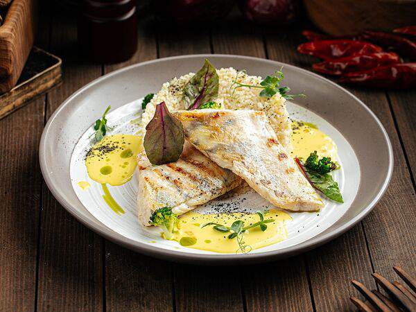 Ларисс Иванну Хачу! - Филе судака с кускусом и соусом беарнез