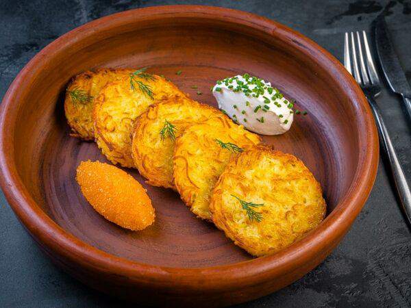 Fish Point - Картофельные драники с икрой ладожского сига