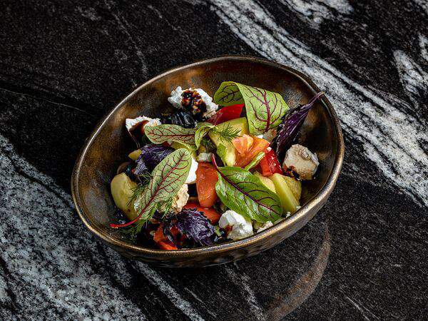 Valhalla - Греческий салат с фирменной заправкой