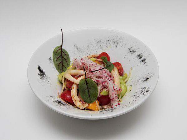 The atelier - Салат с щупальцами кальмара и спелым манго