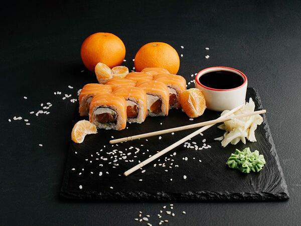 Молодость Kitchen & Bar - Ролл Филадельфия с мандарином