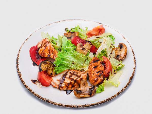 Руставели - Салат с курицей и овощами гриль