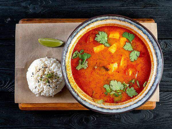 Долина суши - Том ям с лососем