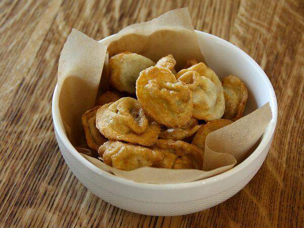 Тесто есть - Пельмени cвинo-говяжьи, жаренные во фритюре