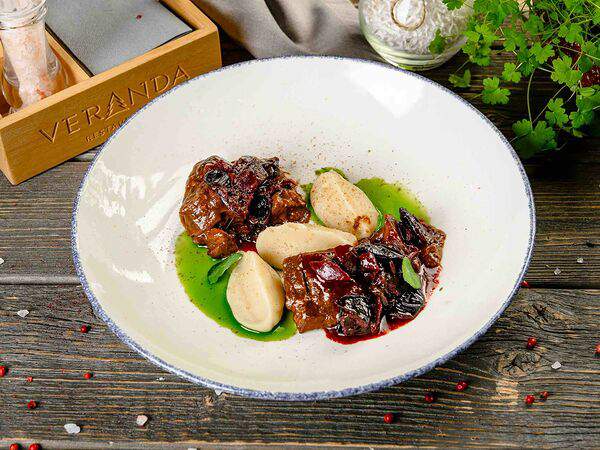 Веранда - Говяжьи щеки с пюре из сельдерея