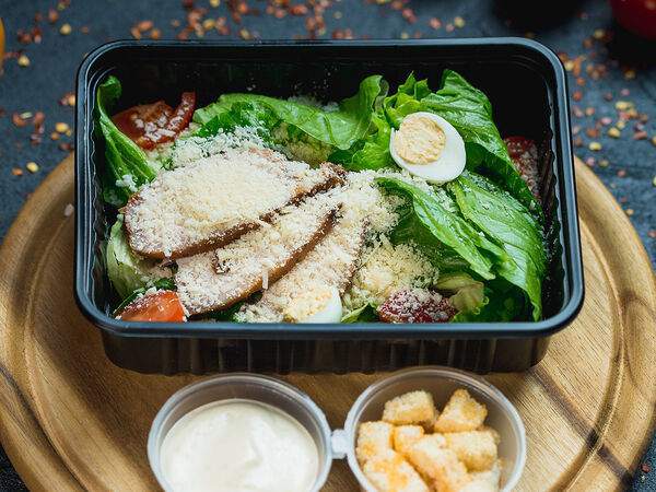 Pelikan - Салат Цезарь с курицей