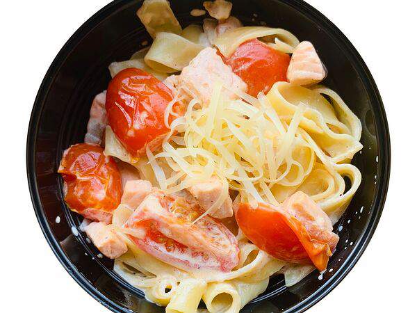 Tomi - Паста с лососем и томатами черри