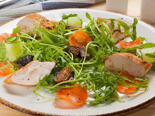 Дунай - Салат Большой с курицей гриль