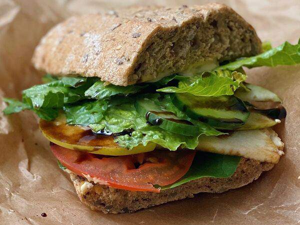 2A Concept. Coffee, Cake & Shop - Вегетарианский сендвич