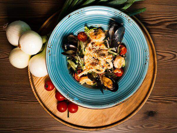 Broadway - Фирменный салат Бродвей с морепродуктами