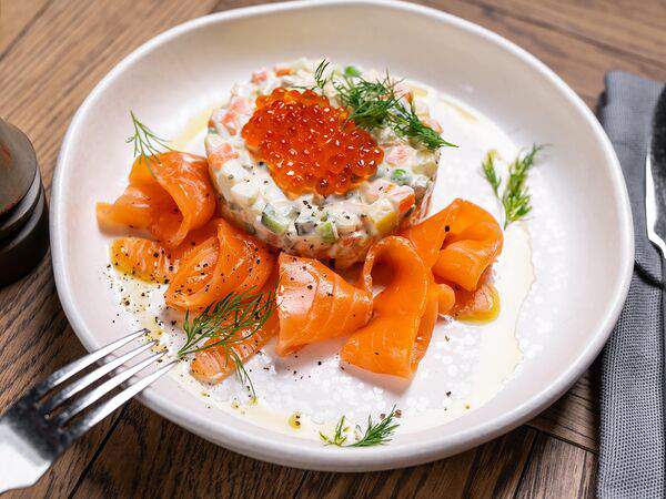 Южанин - Оливье с лососем слабосоленым и красной икрой