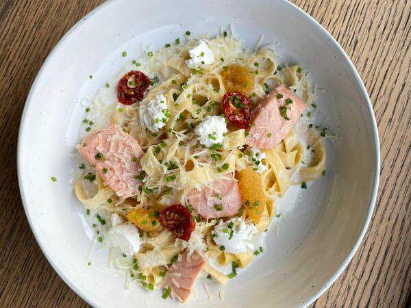 Traveller's Coffee - Феттуччине с лососем