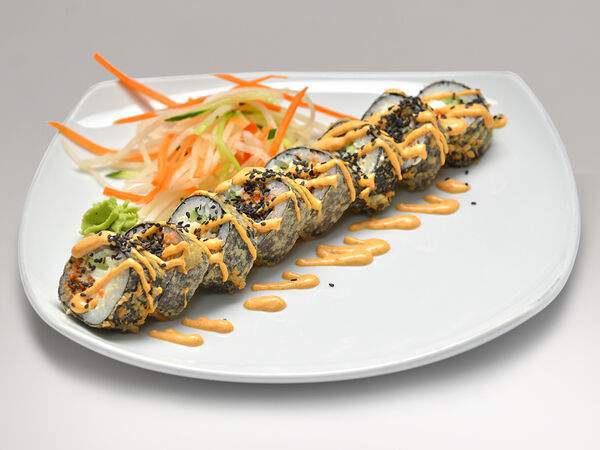 Зебры - Ролл темпура с угрем и соусом спайси