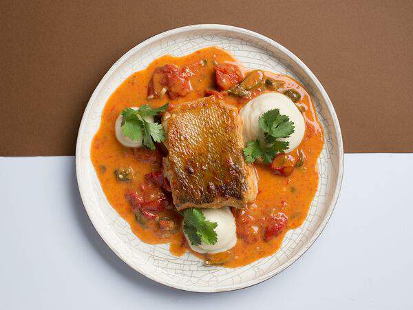 Трактир белый - Судак с томатами и овощами