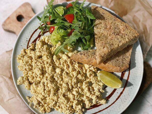 2A Concept. Coffee, Cake & Shop - Скрембл из тофу