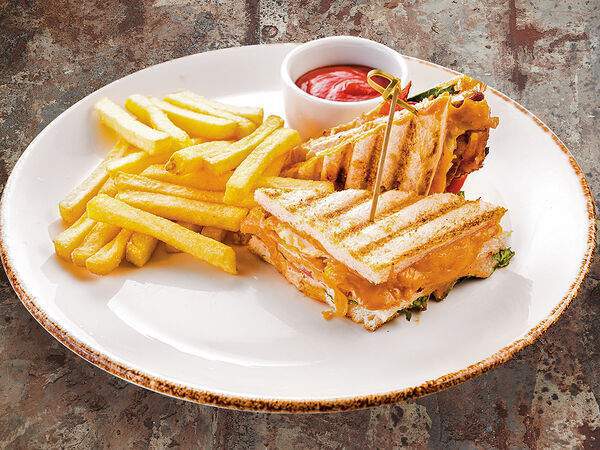 Corner Grill - Клаб сендвич