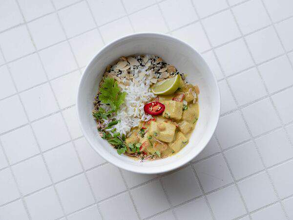 Plants & Friends - Карри из тофу с лаймовым рисом Жасмин