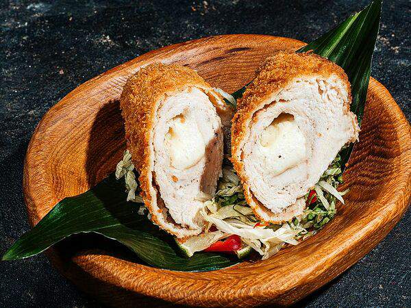 Огонёк - Хрустящая куриная котлета, фаршированная мягким сыром