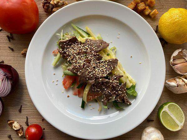 Two pizza - Теплый салат с говядиной