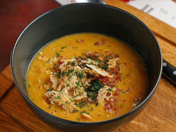 Moo Moo Burgers & Grill - Гороховый суп с копченостями