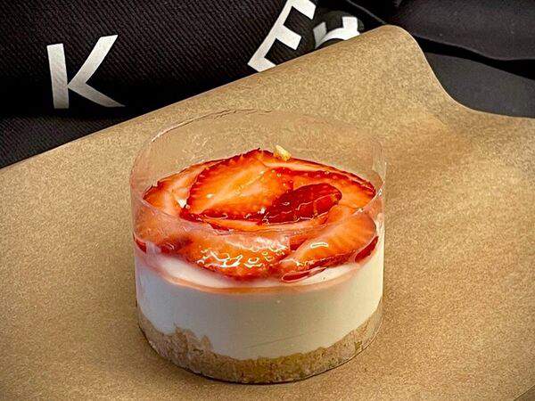 Кекс - Чизкейк с клубникой