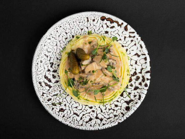 Under Bar - Бефстроганов с картофельным пюре