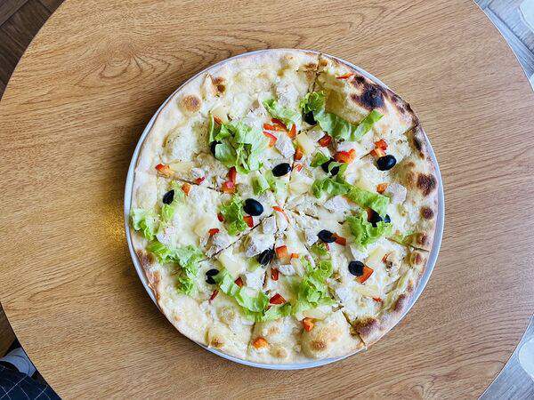 Изюм - Пицца с ананасом, курицей и соусом тар-тар