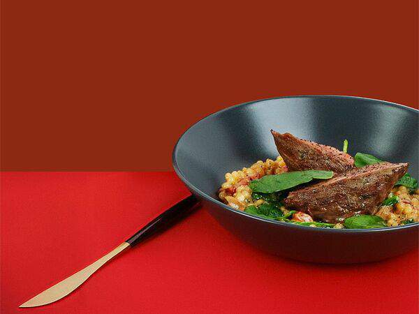 Formula coffee - Говяжий стейк с пастой пти-тим