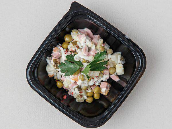 Ля Галетт - Салат Оливье с колбасой