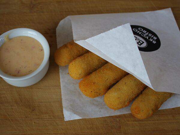 Вкусно & Bistro - Сырные палочки