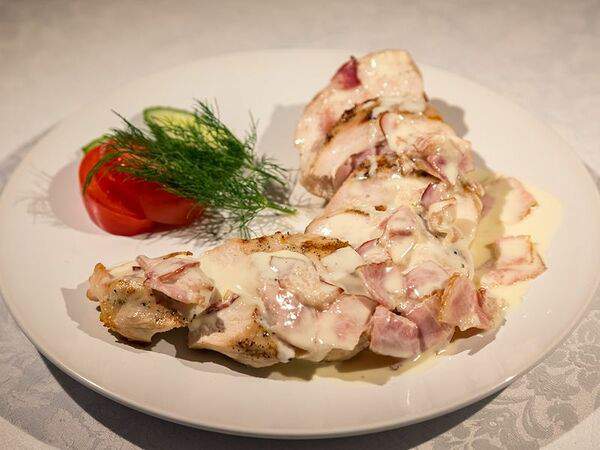Корчма Диканька - Стейк из куриной грудки с беконом
