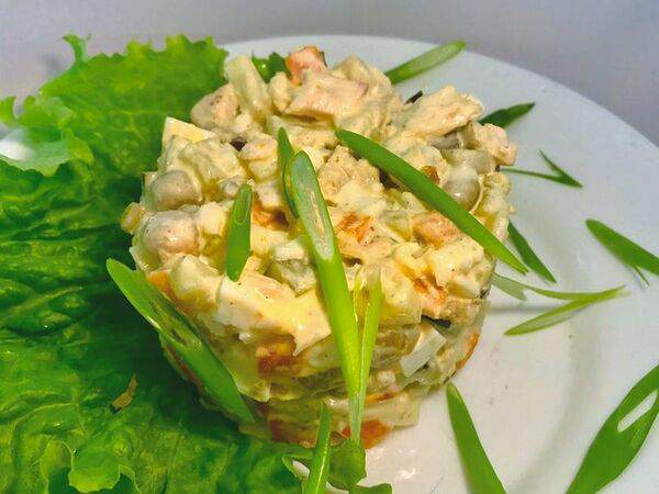 Лесная сказка - Оливье с сёмгой и перепелиным яйцом