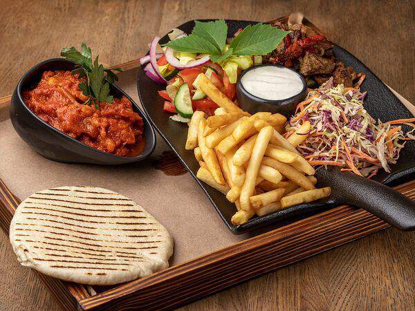 Leo shaverma and bar - Свинина на тарелке