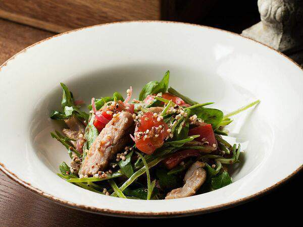 ПЕРСОНЫ - Салат с цыпленком и молодым горошком