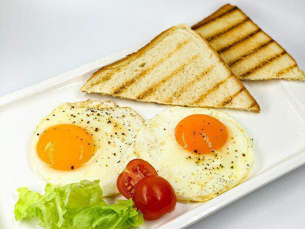 Лакомка - Глазунья на тосте