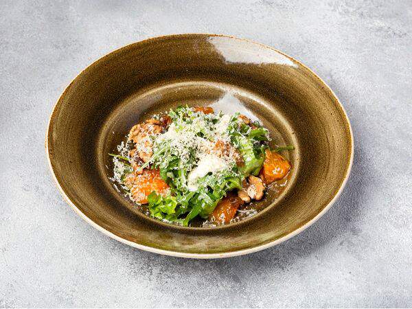 Пшеничный кот - Зимний салат с хурмой и страчателлой