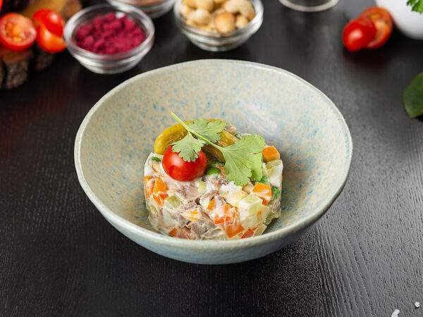 Kedr - Салат Оливье с копченым лососем